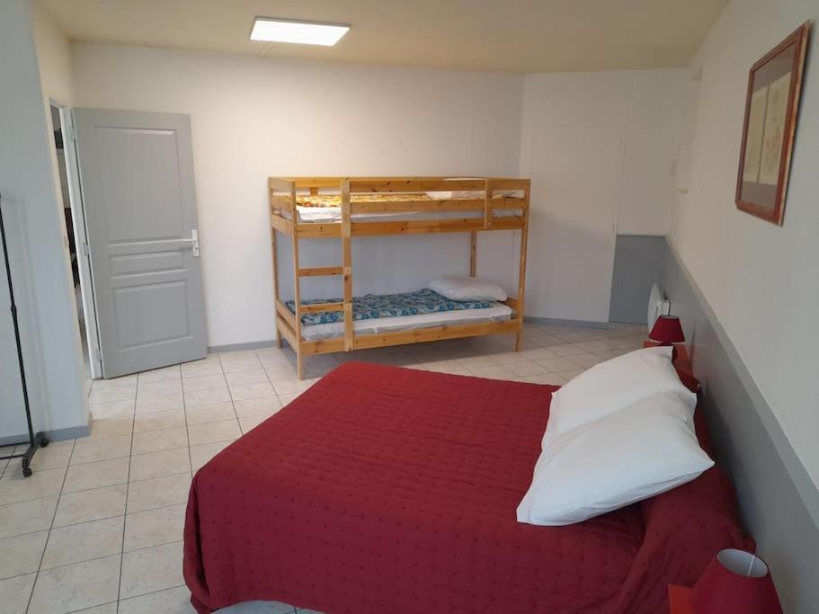 Appartement Au Bord Du Canal Montbard Eksteriør billede