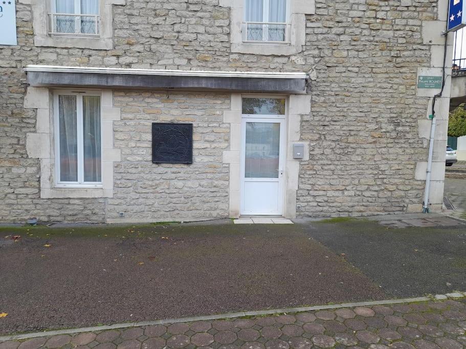 Appartement Au Bord Du Canal Montbard Eksteriør billede