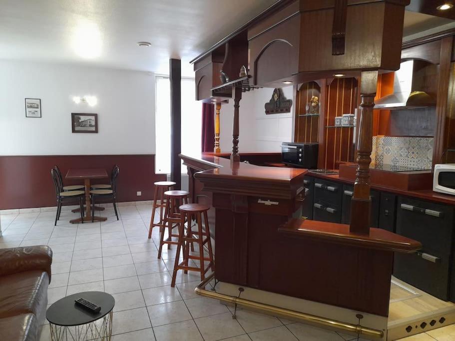 Appartement Au Bord Du Canal Montbard Eksteriør billede